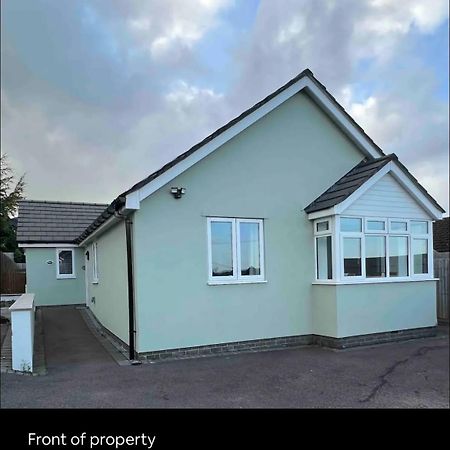 Green 3 Bed Bungalow With En-Suite And Parking Felton  Bagian luar foto